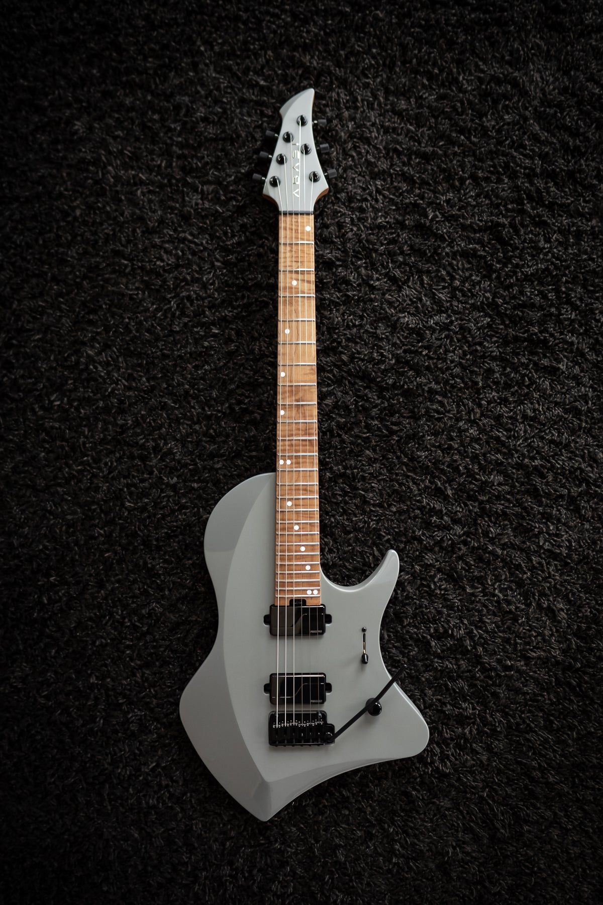 LARADA 6 // Master Series // Chalk