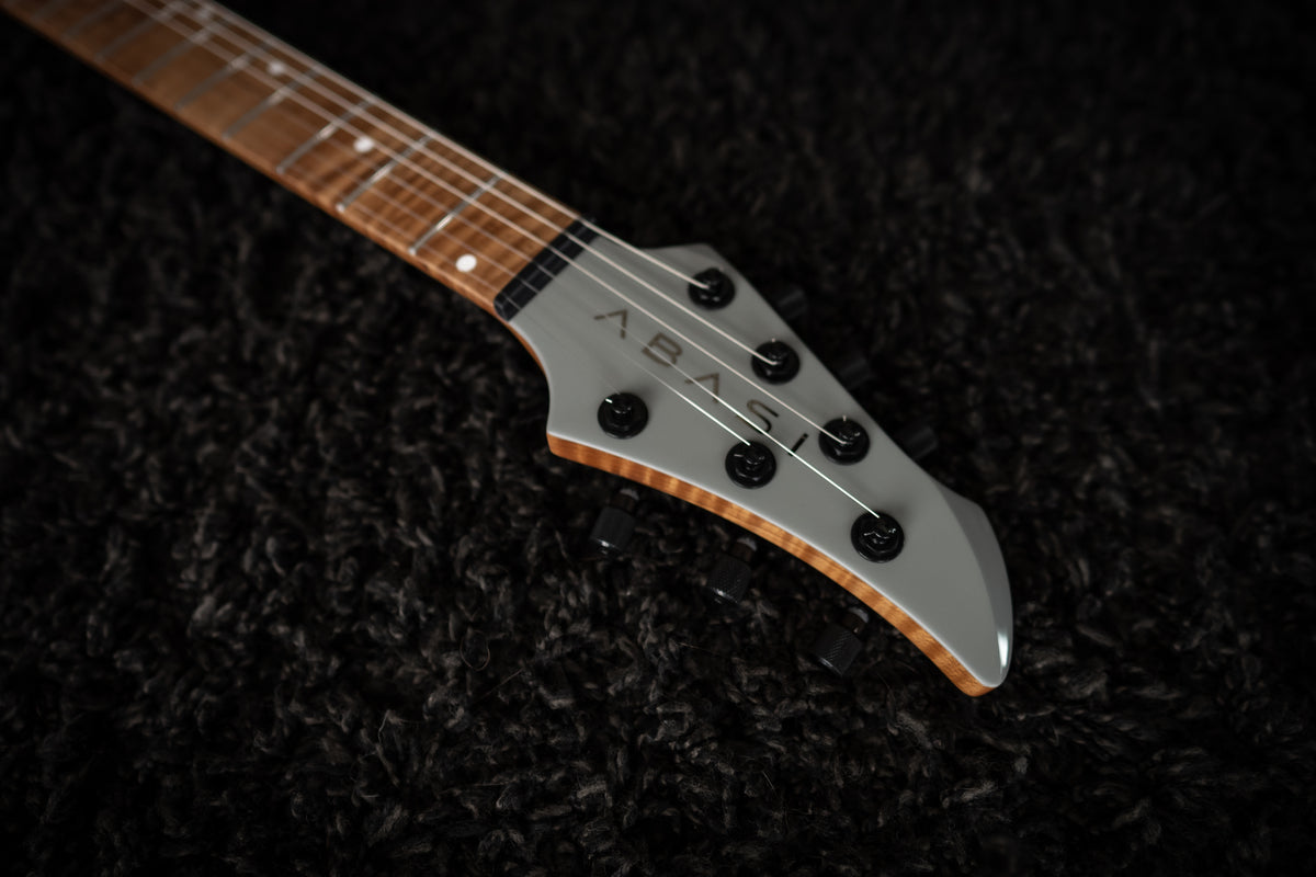 LARADA 6 // Master Series // Chalk