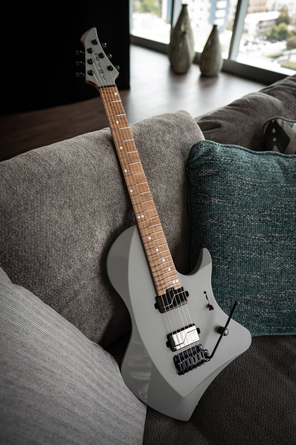 LARADA 6 // Master Series // Chalk