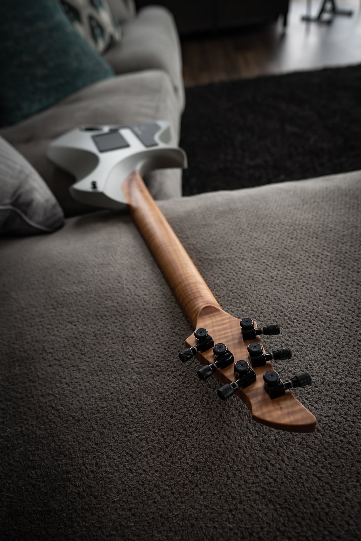 LARADA 6 // Master Series // Chalk