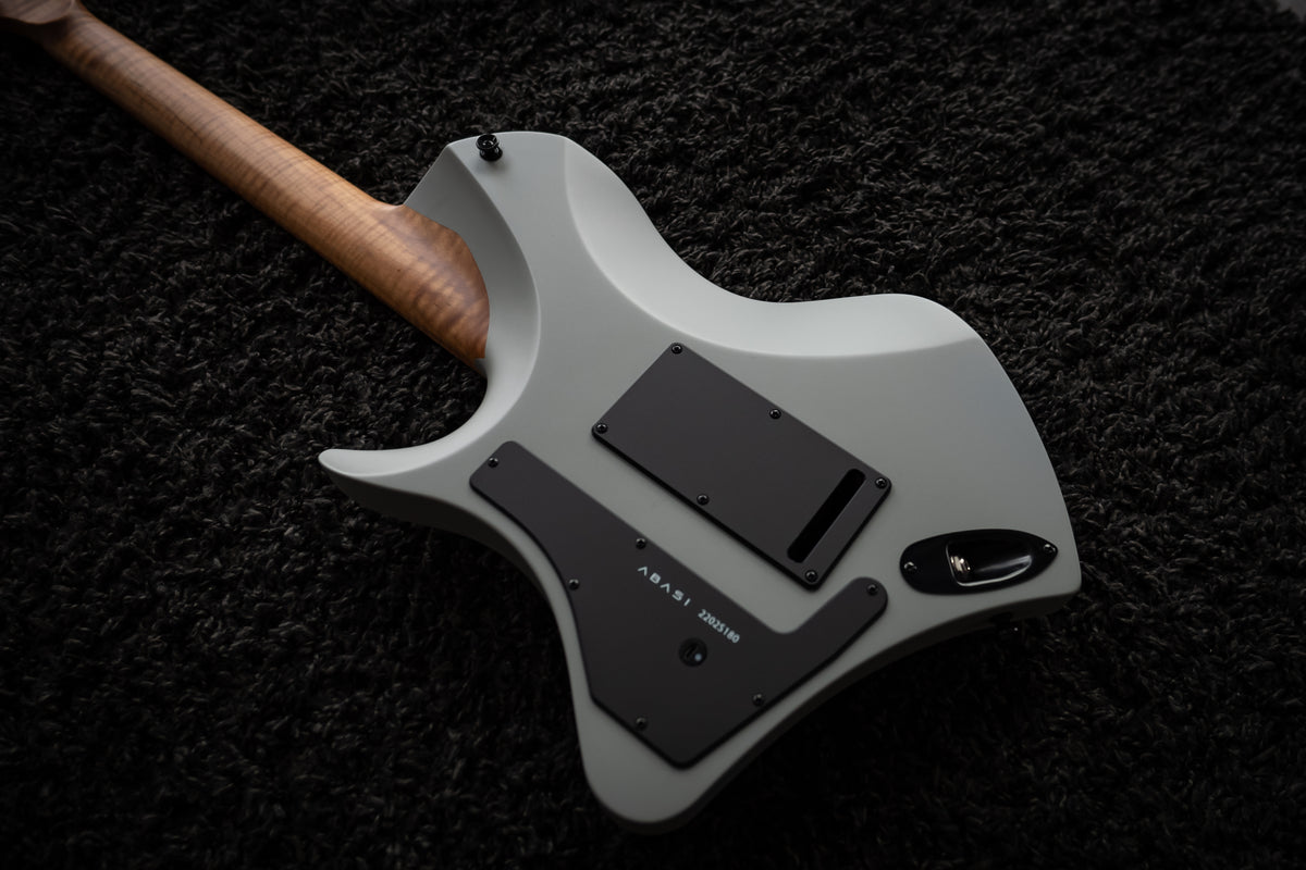 LARADA 6 // Master Series // Chalk