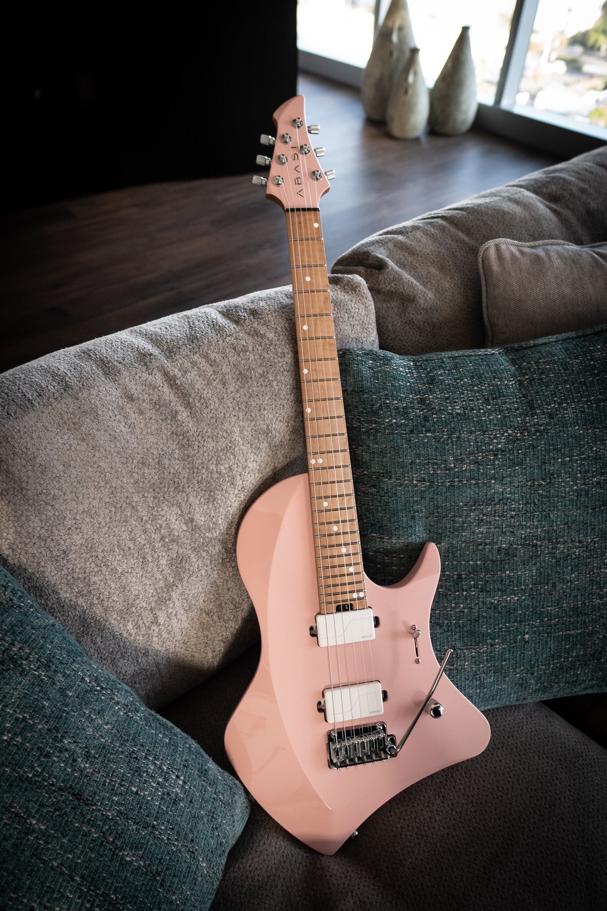 LARADA 6 // Master Series // Shell Pink