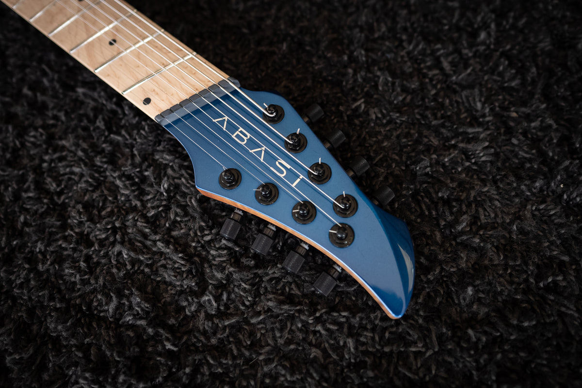 LARADA 8 // Master Series // Ultramarine