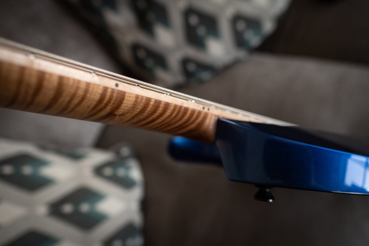 LARADA 8 // Master Series // Ultramarine