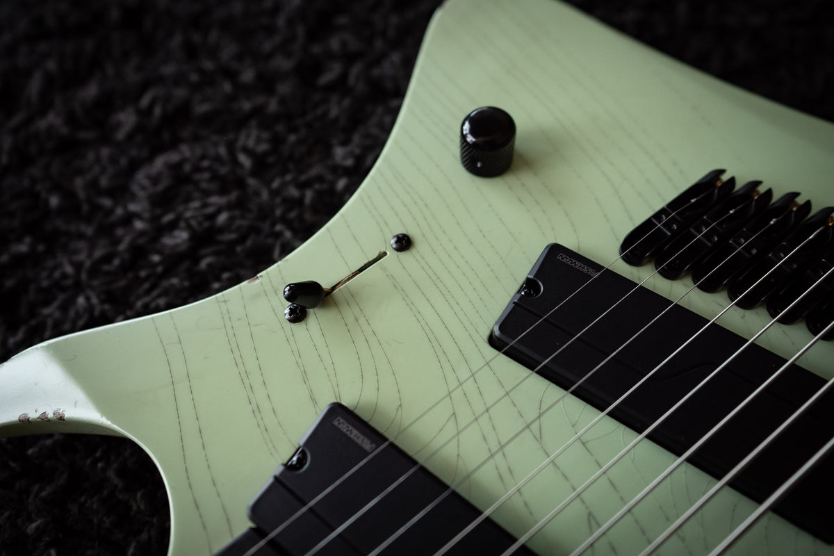 LARADA 8 // Master Series // Pistachio [Relic]