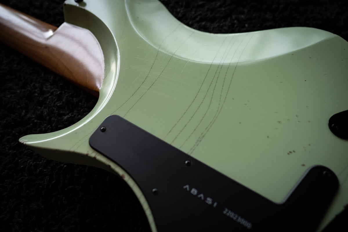 LARADA 8 // Master Series // Pistachio [Relic]