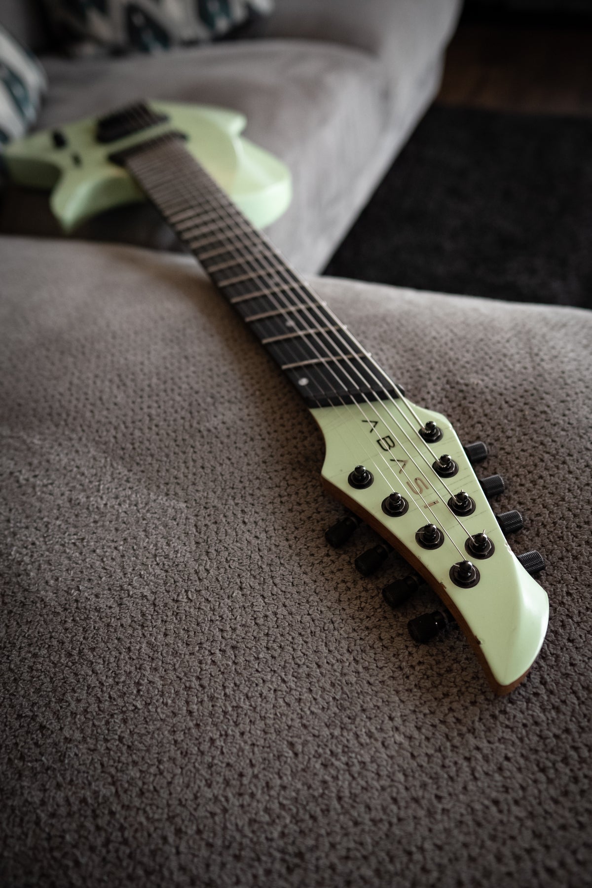 LARADA 8 // Master Series // Pistachio [Relic]