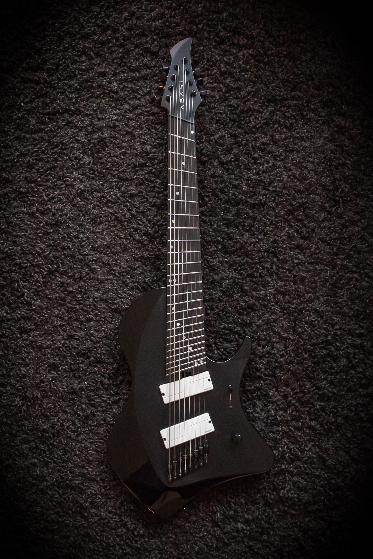 J Larada 8 // Black [White PU]