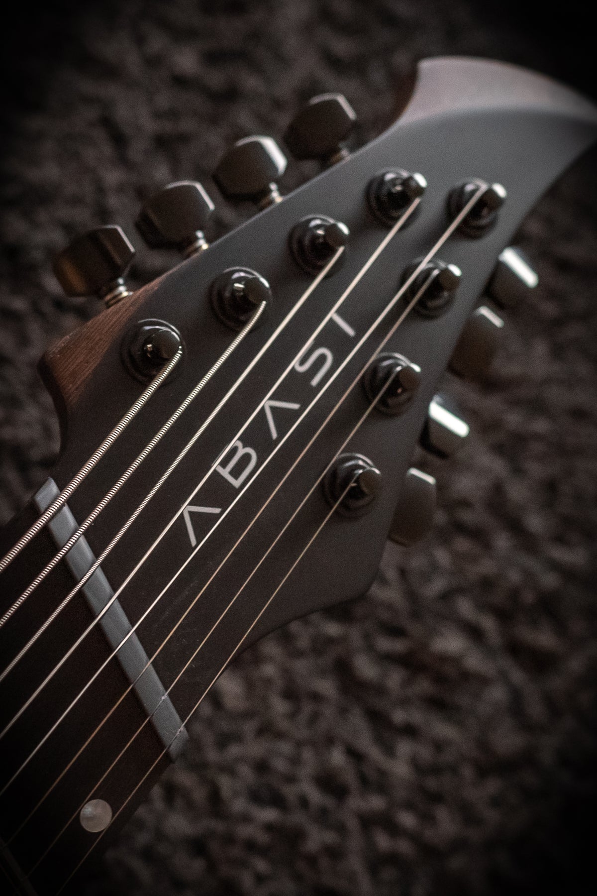 J Larada 8 // Black [White PU]