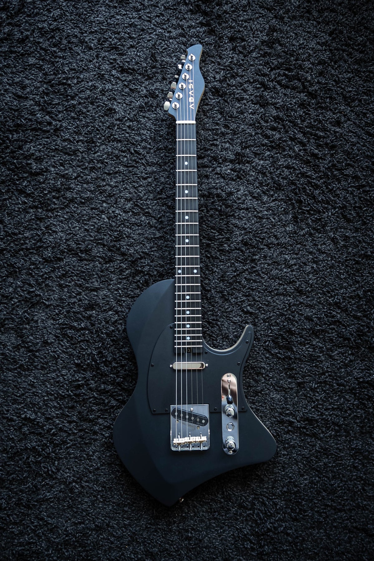 LARADA SPACE T // Black Raven [Black Limba]