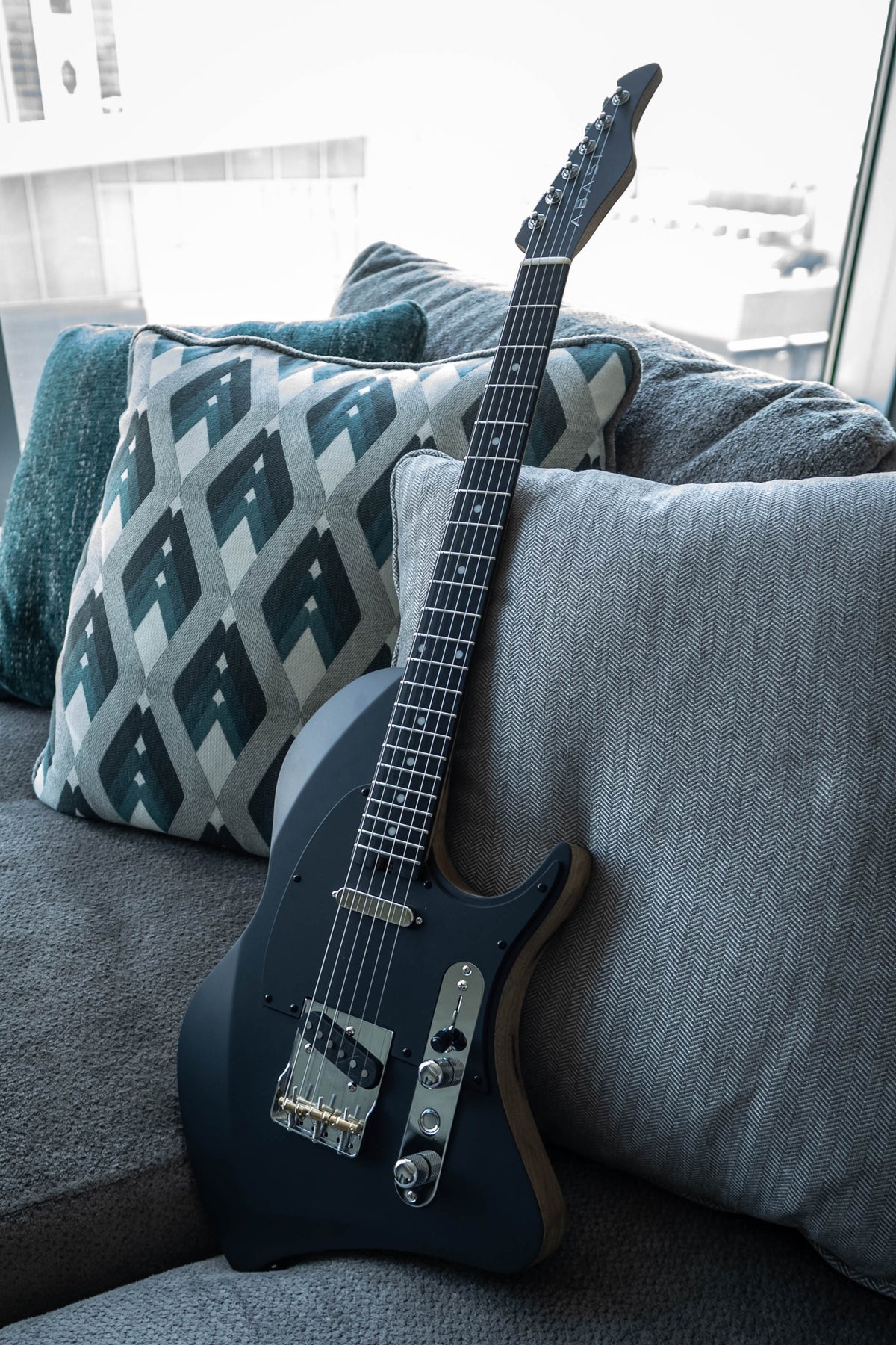 LARADA SPACE T // Black Raven [Black Limba]