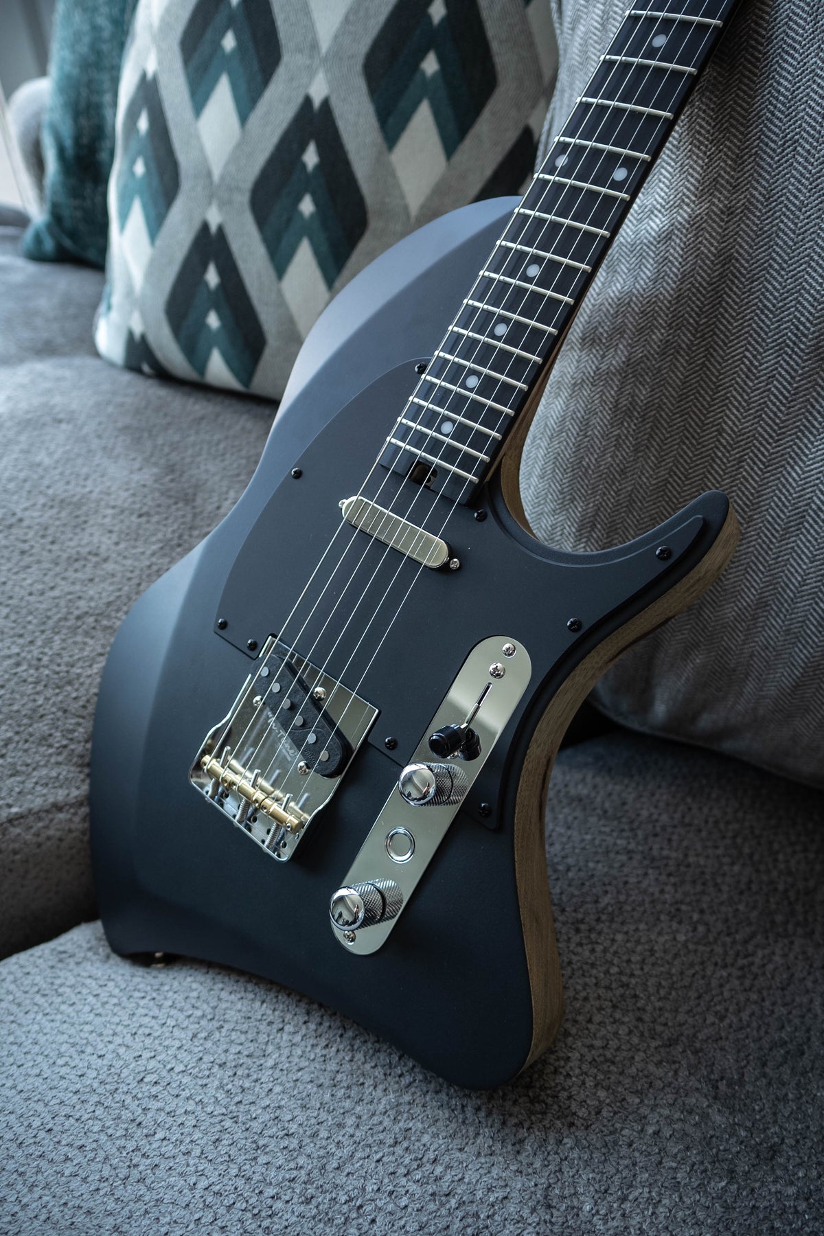 LARADA SPACE T // Black Raven [Black Limba]