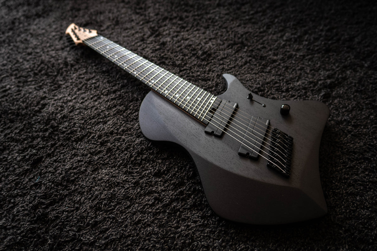 LARADA 8 // Master Series // Sombria (Mahogany)