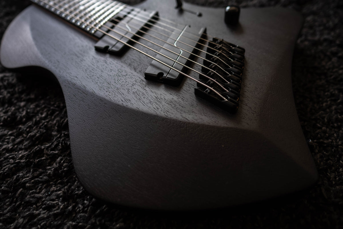 LARADA 8 // Master Series // Sombria (Mahogany)