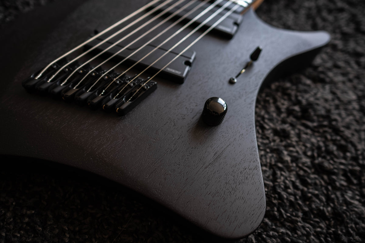 LARADA 8 // Master Series // Sombria (Mahogany)