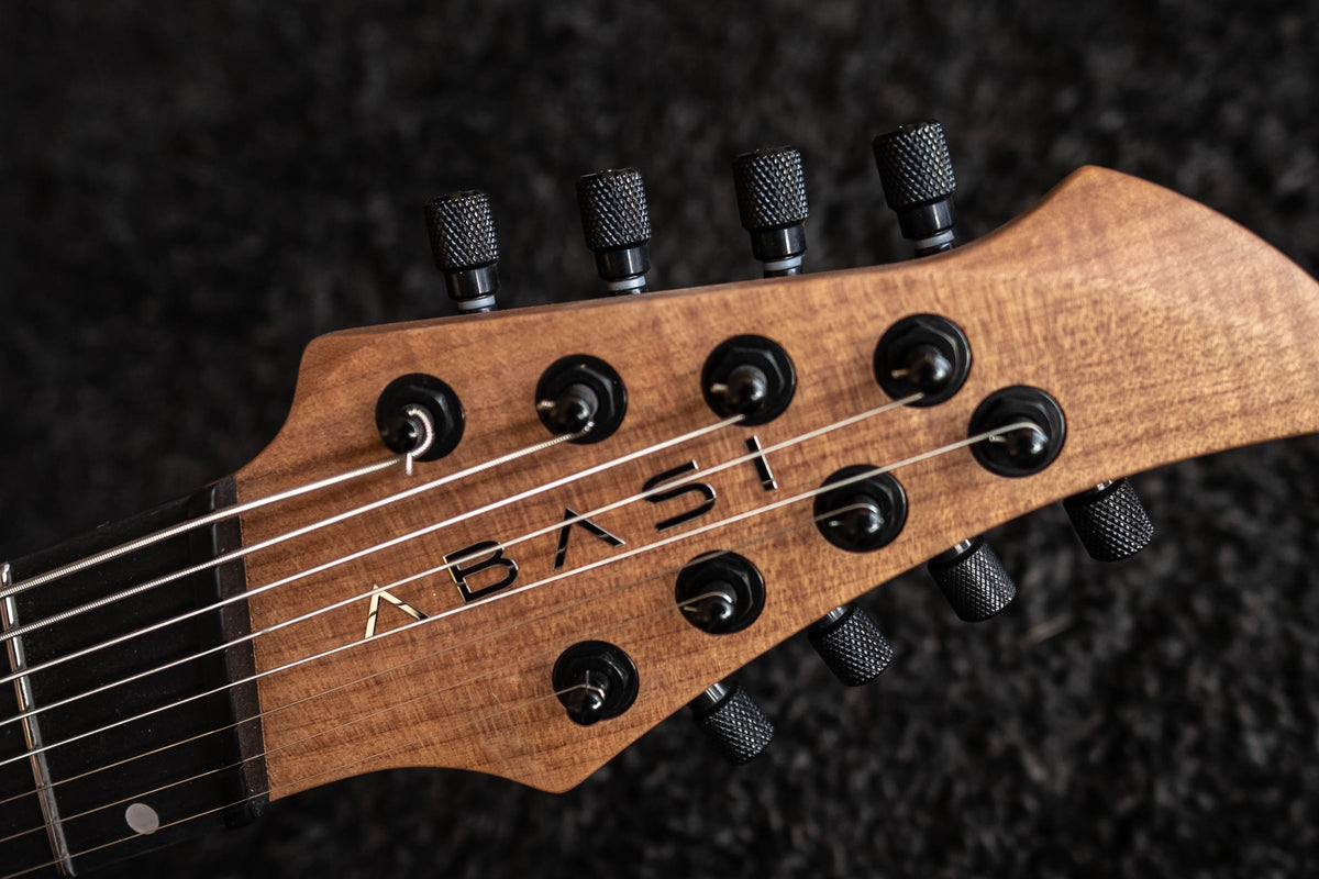 LARADA 8 // Master Series // Sombria (Mahogany)