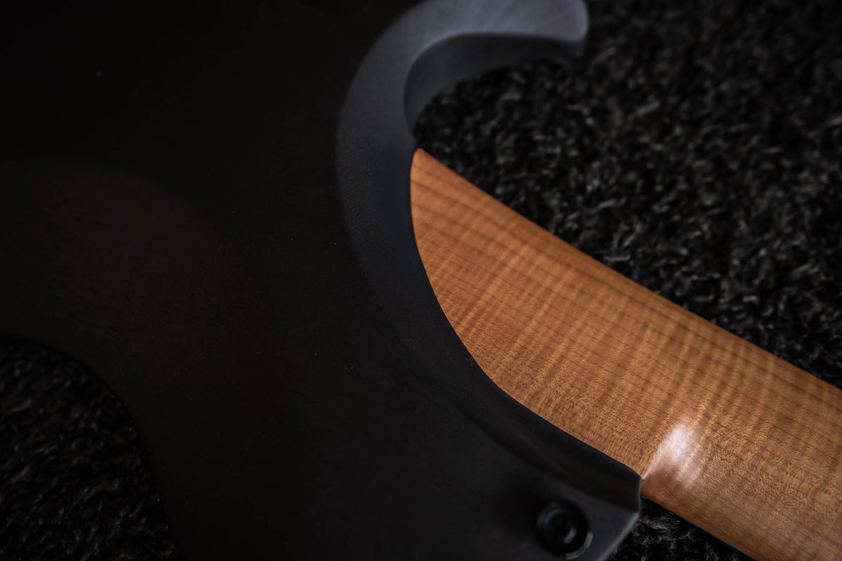 LARADA 8 // Master Series // Sombria (Mahogany)