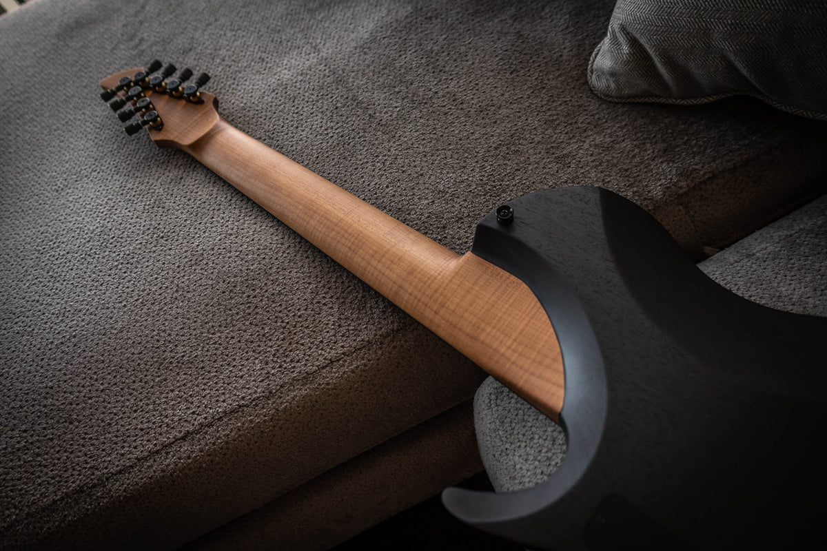 LARADA 8 // Master Series // Sombria (Mahogany)