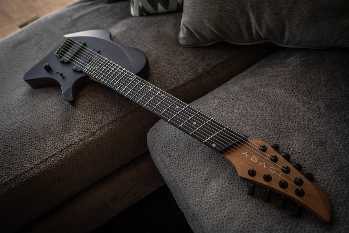 LARADA 8 // Master Series // Sombria (Mahogany)