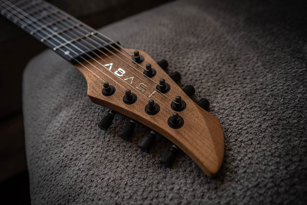 LARADA 8 // Master Series // Sombria (Mahogany)