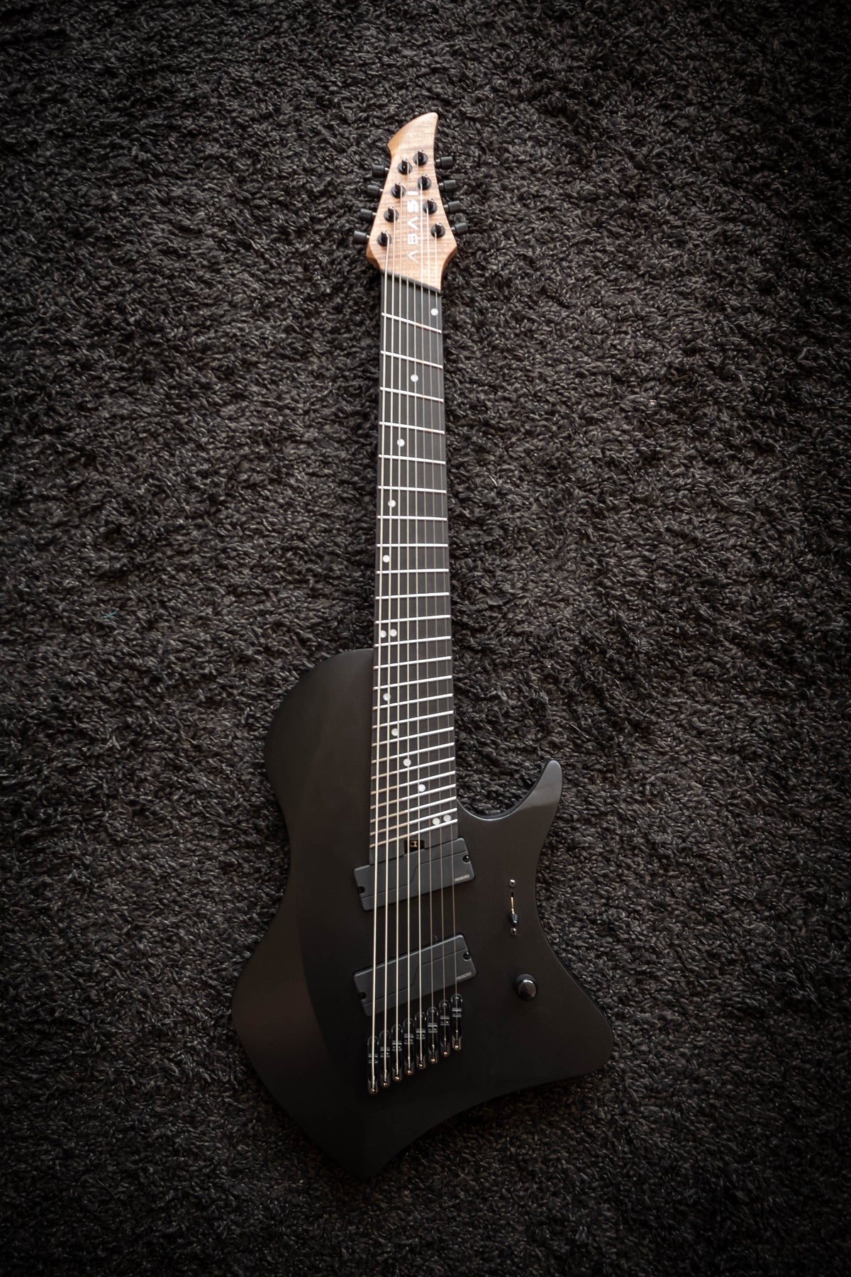 LARADA 8 // Master Series // Sombria (Swamp Ash)