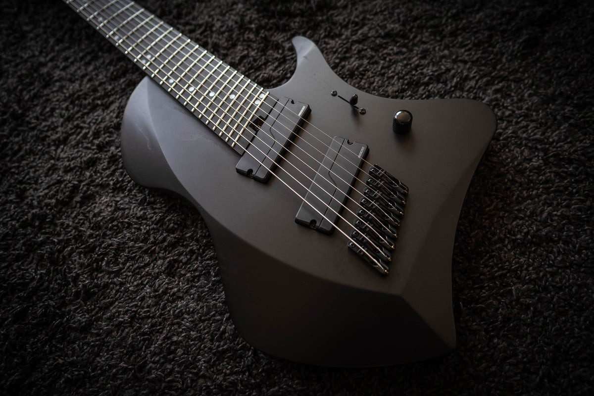 LARADA 8 // Master Series // Sombria (Swamp Ash)