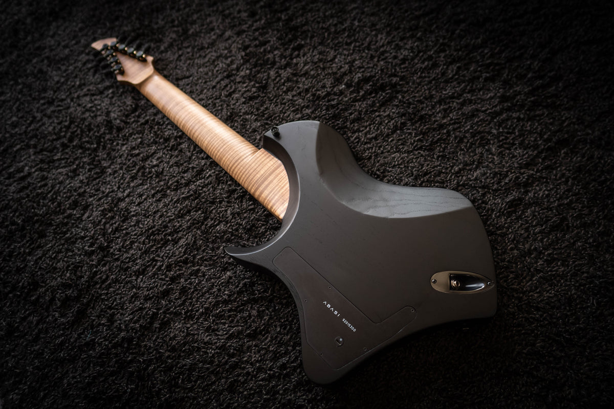 LARADA 8 // Master Series // Sombria (Swamp Ash)