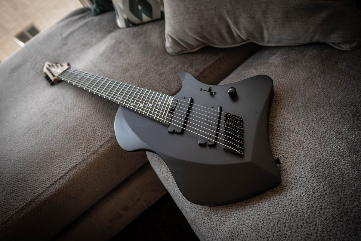 LARADA 8 // Master Series // Sombria (Swamp Ash)