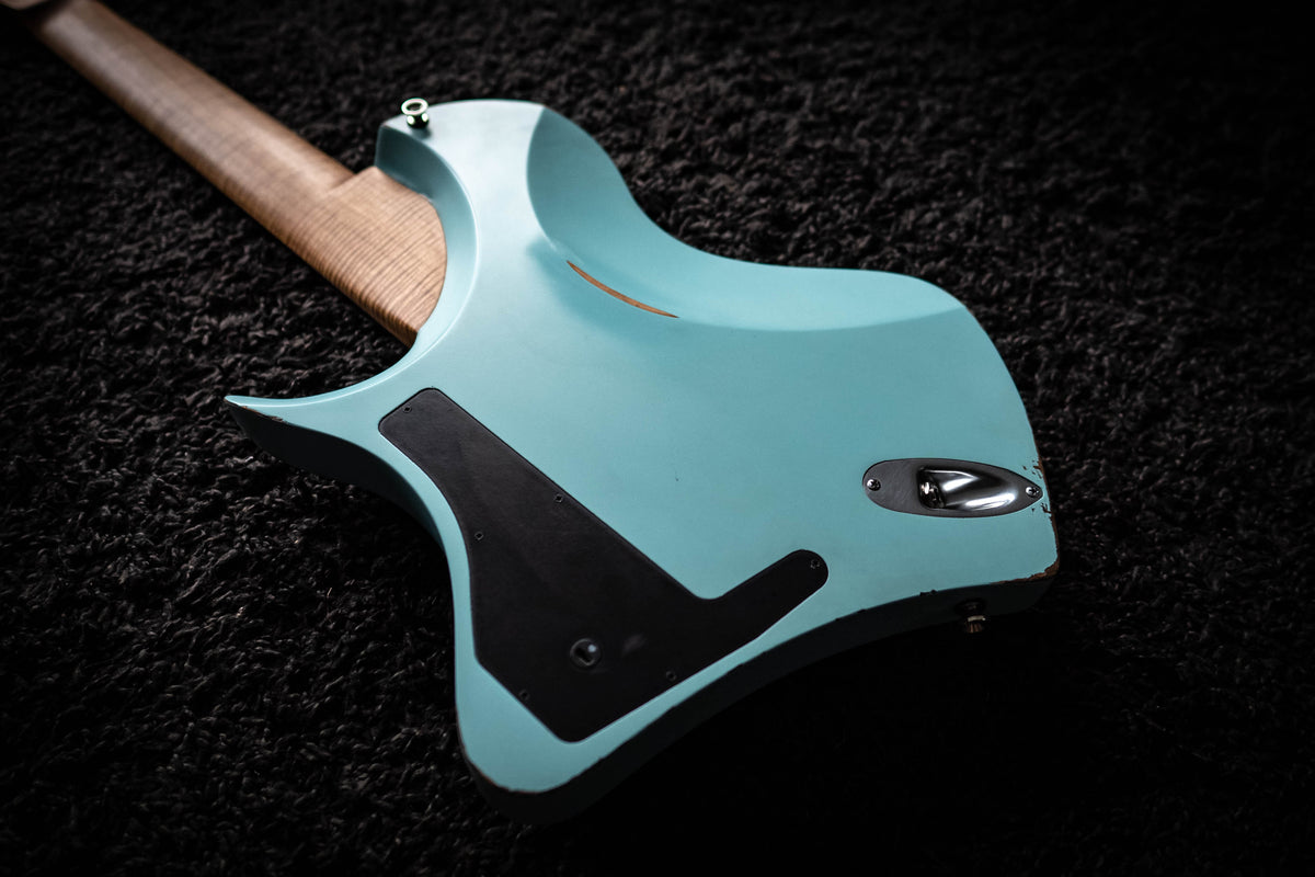 LARADA 8 // Master Series // Miami Blue (Relic)