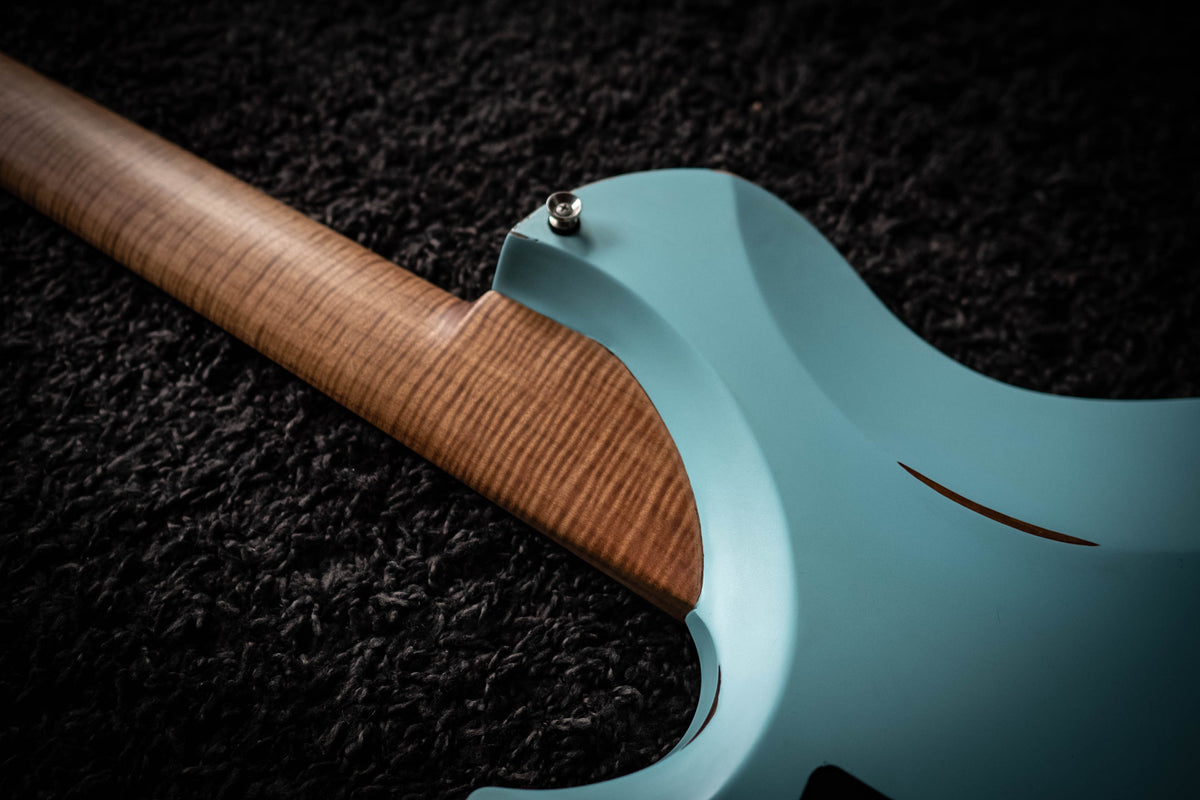 LARADA 8 // Master Series // Miami Blue (Relic)