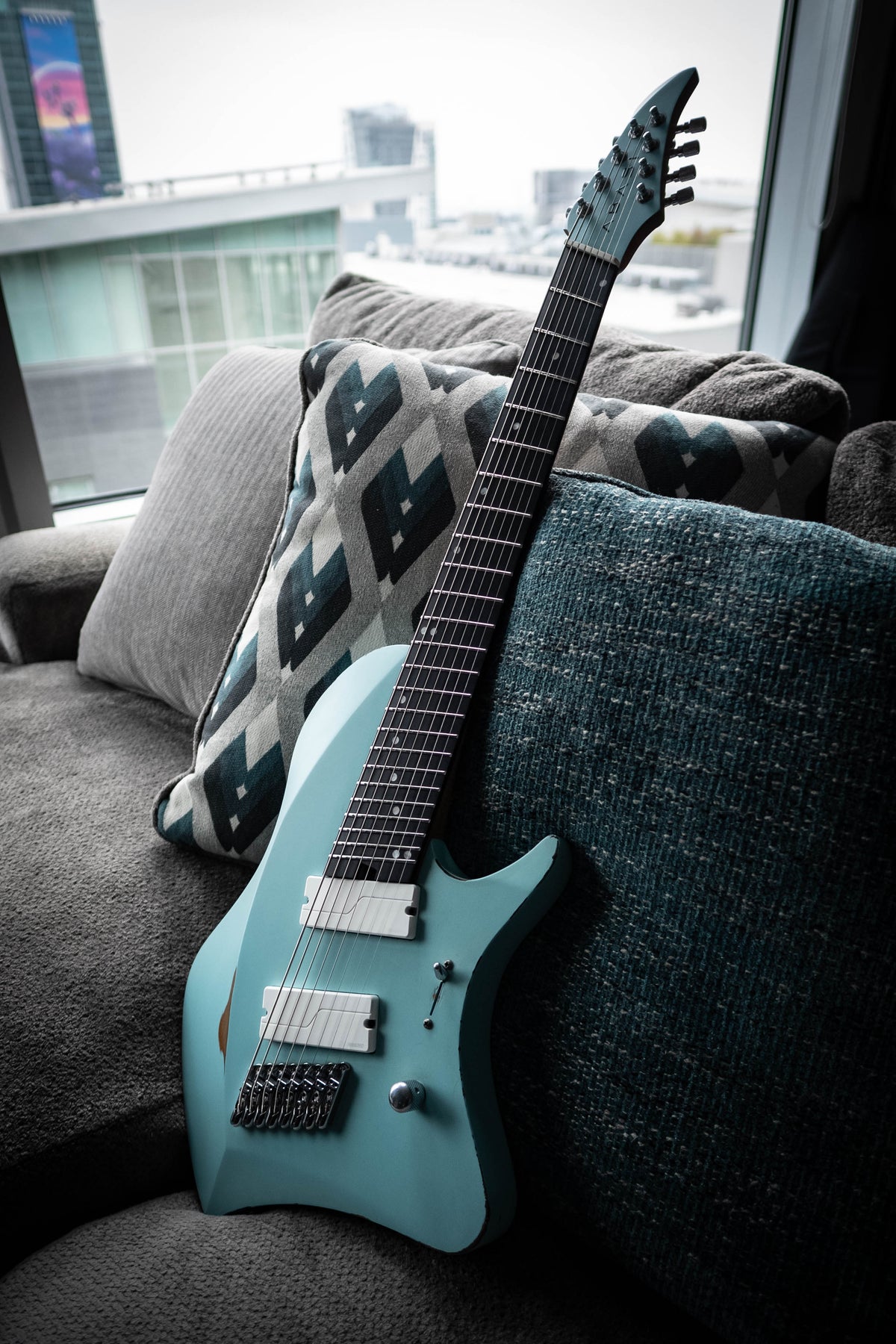 LARADA 8 // Master Series // Miami Blue (Relic)