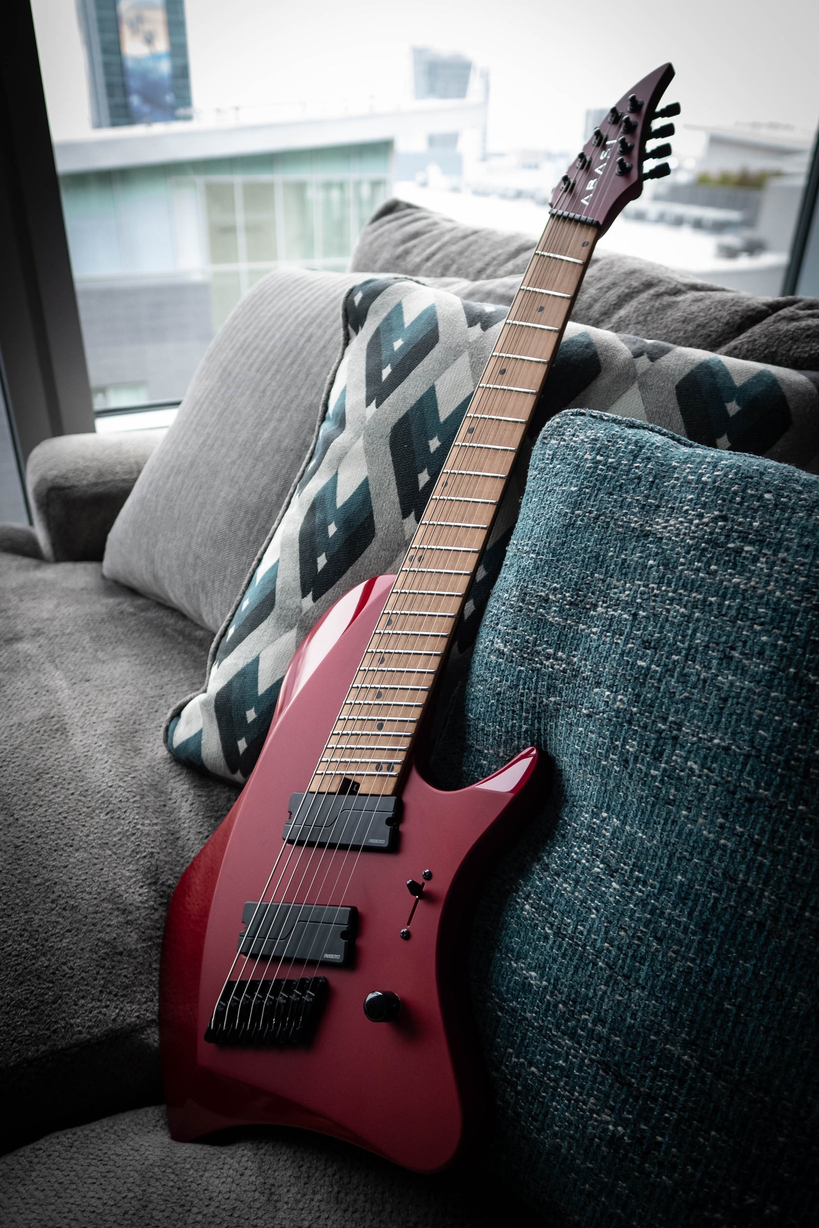 LARADA 8 // Master Series // Sapphire Red