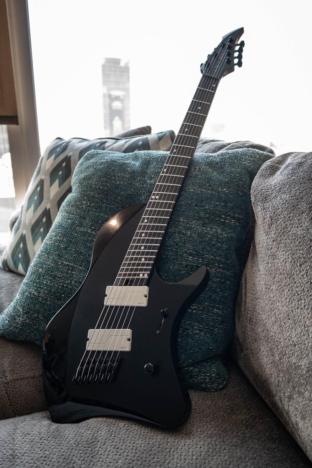 J Larada 7 // Black (White Pickups)