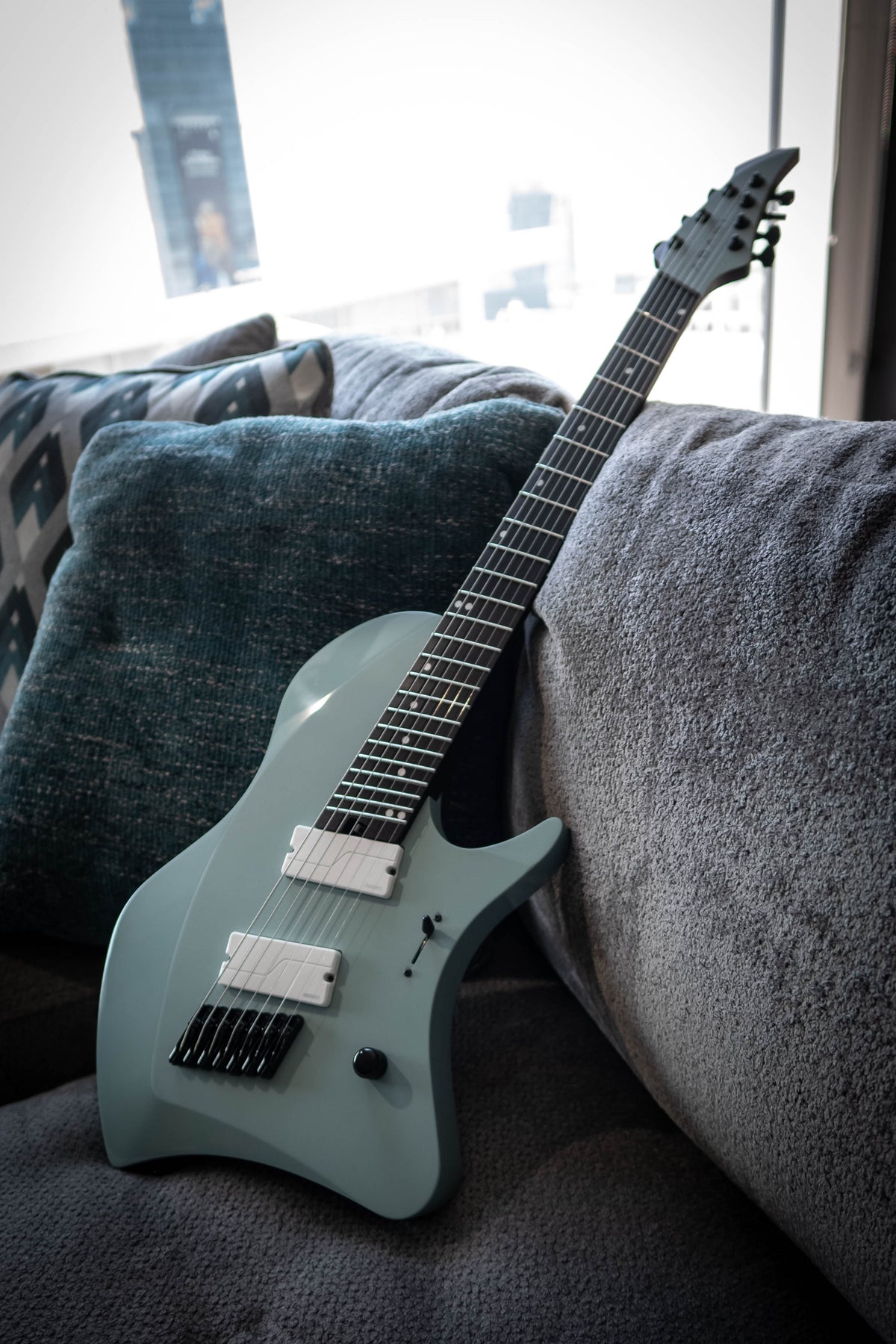 J Larada 7 // Sage [White Pickups]