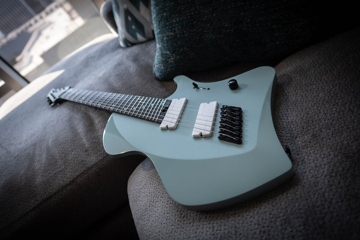 J Larada 7 // Sage [White Pickups]