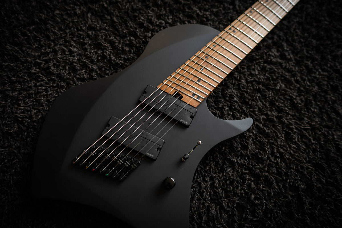 LARADA 8 // Master Series // Stealth Black (Roasted Maple)