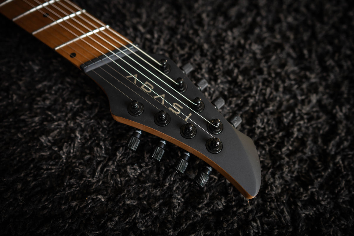 LARADA 8 // Master Series // Stealth Black (Roasted Maple)