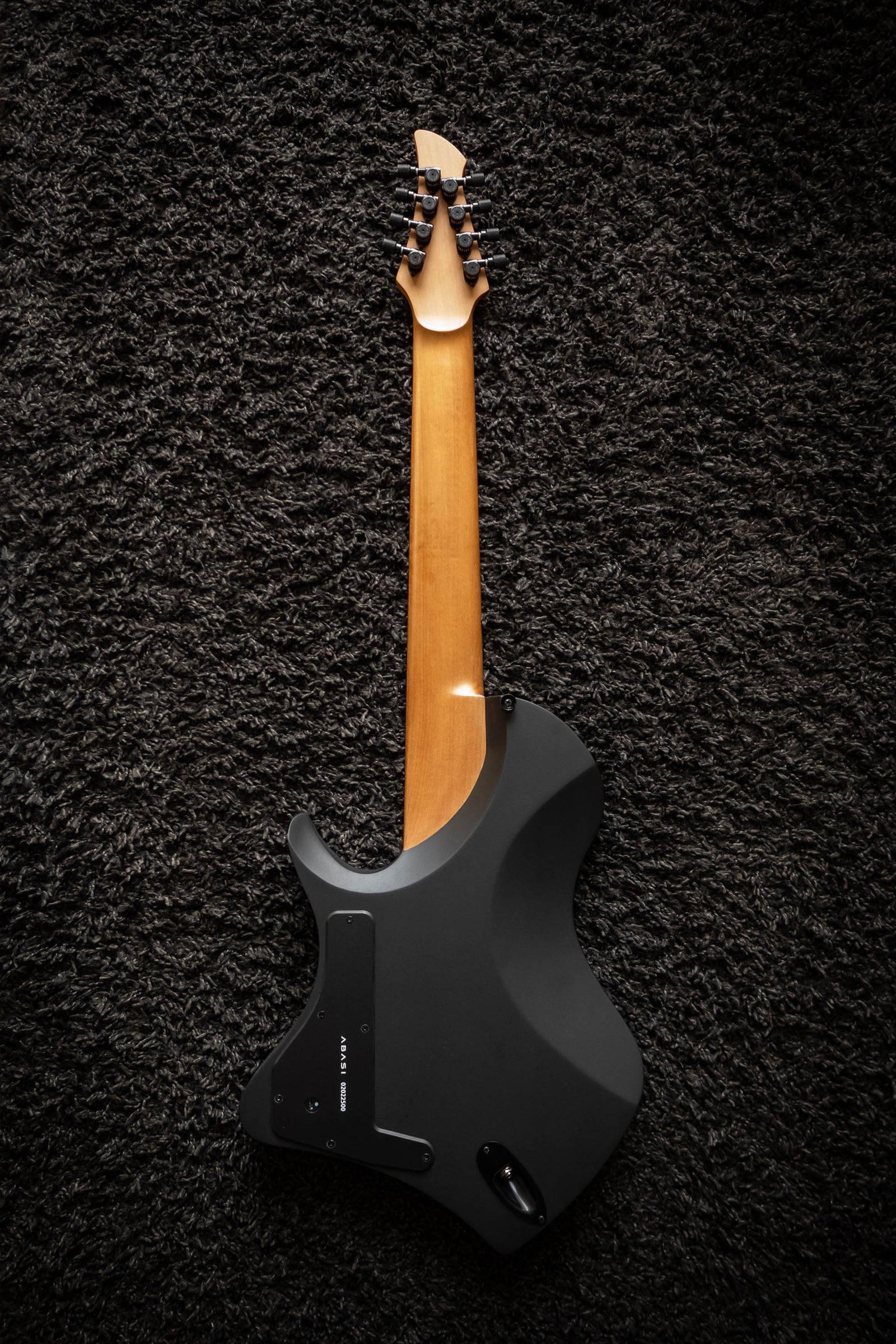 LARADA 8 // Master Series // Stealth Black (Roasted Maple)