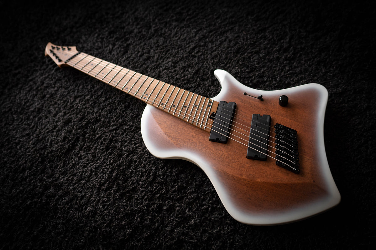 LARADA 8 // Master Series // Whiteburst