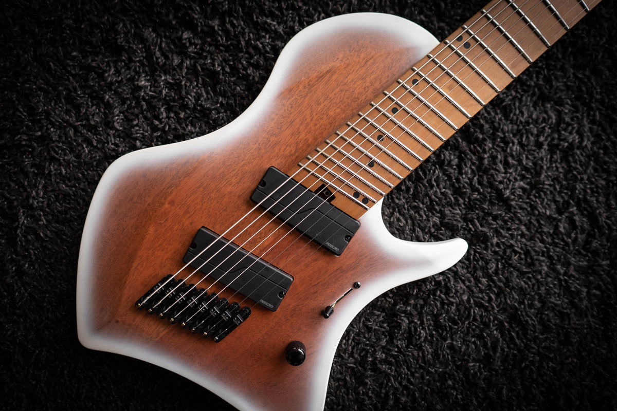 LARADA 8 // Master Series // Whiteburst