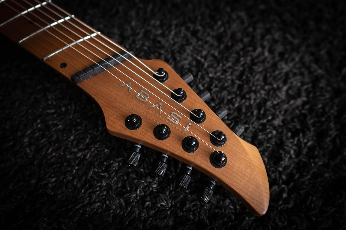 LARADA 8 // Master Series // Whiteburst