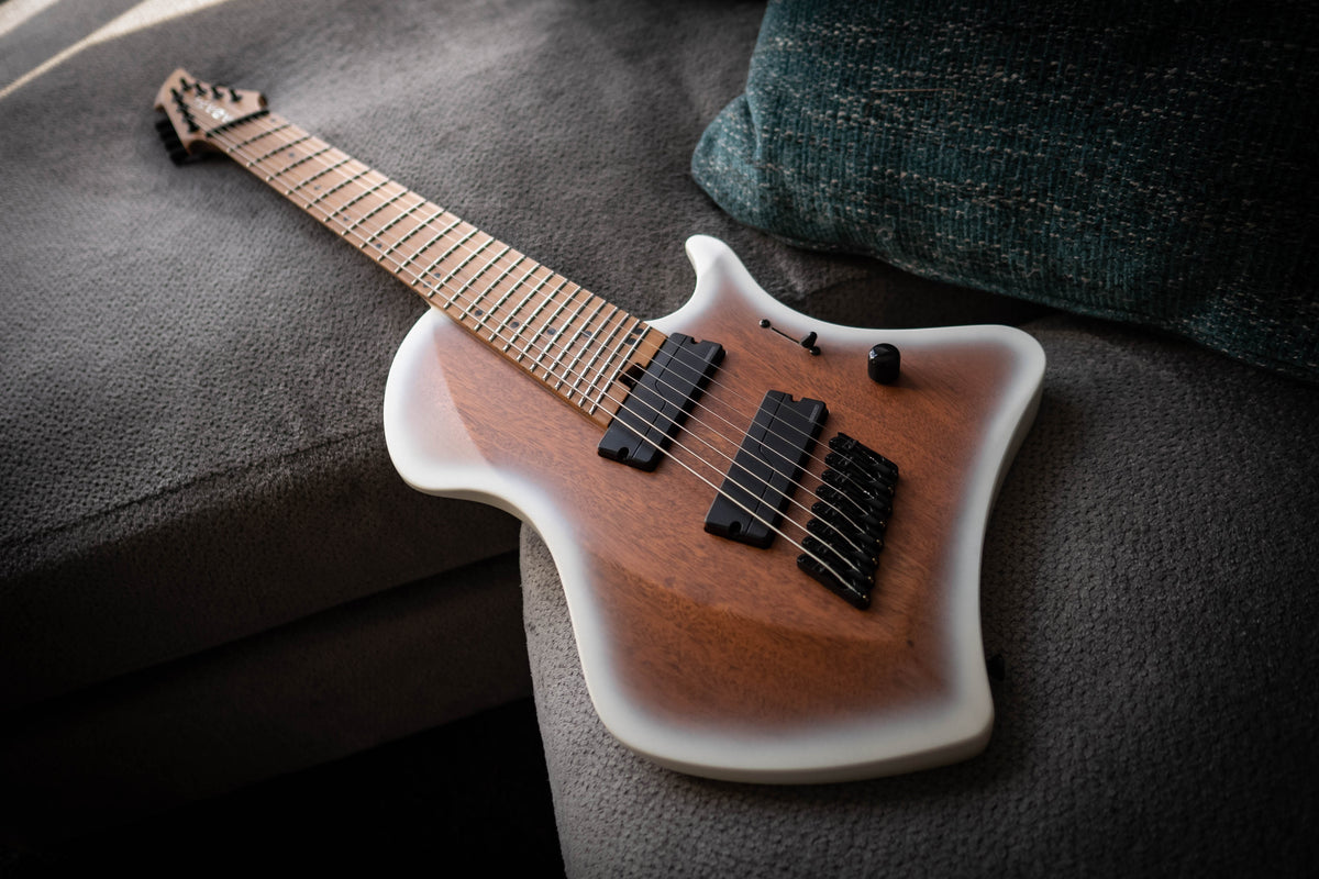 LARADA 8 // Master Series // Whiteburst