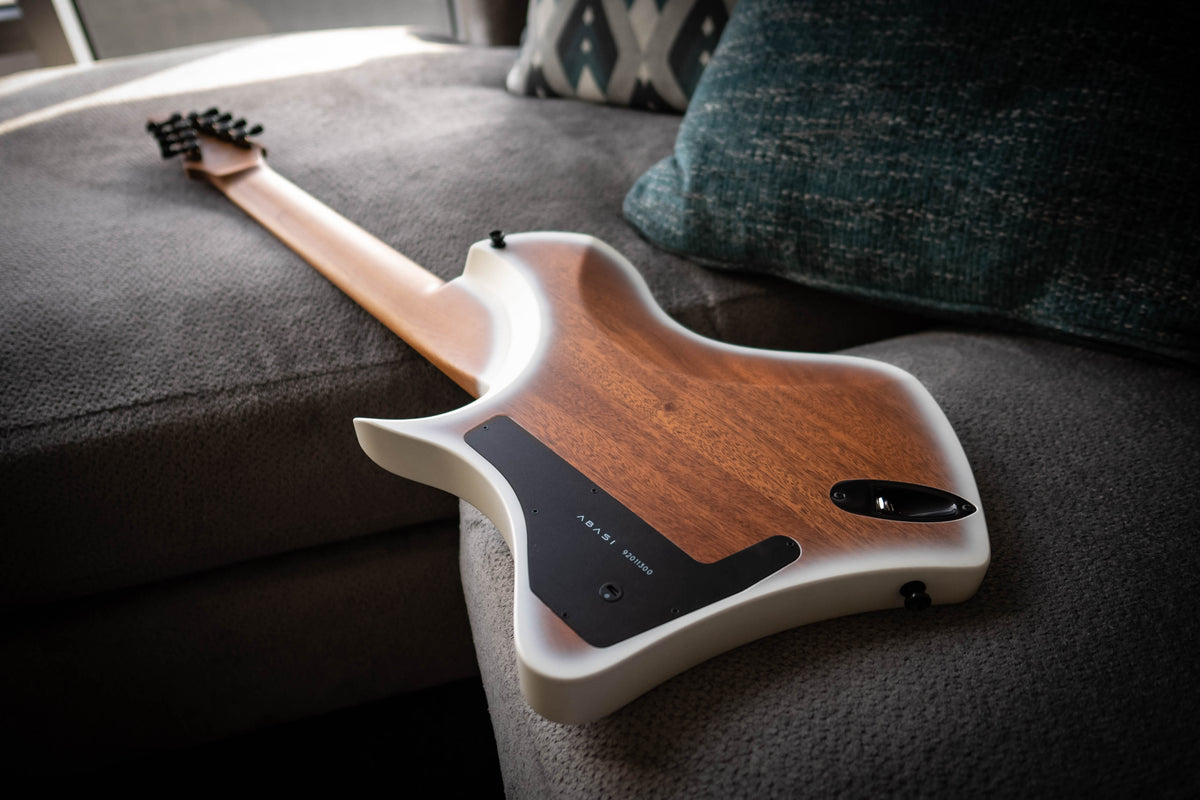 LARADA 8 // Master Series // Whiteburst