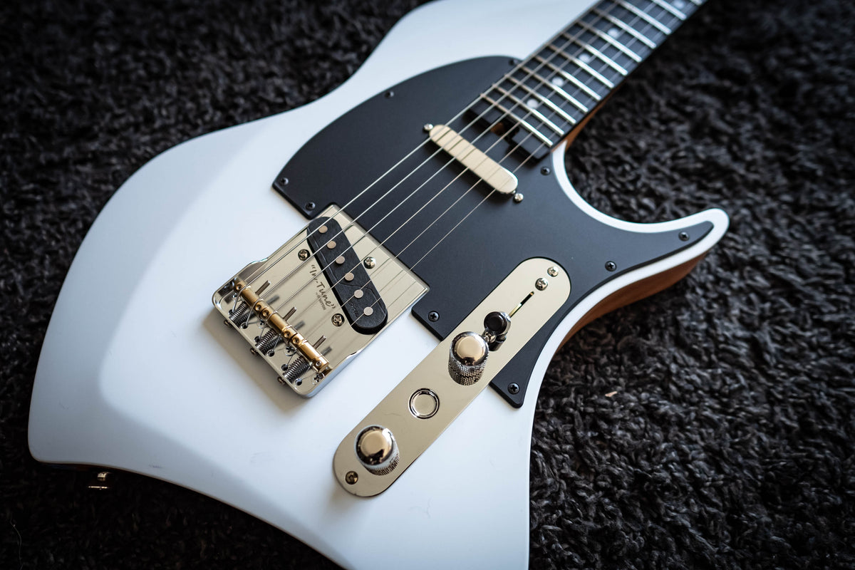 LARADA SPACE T // Arctic White