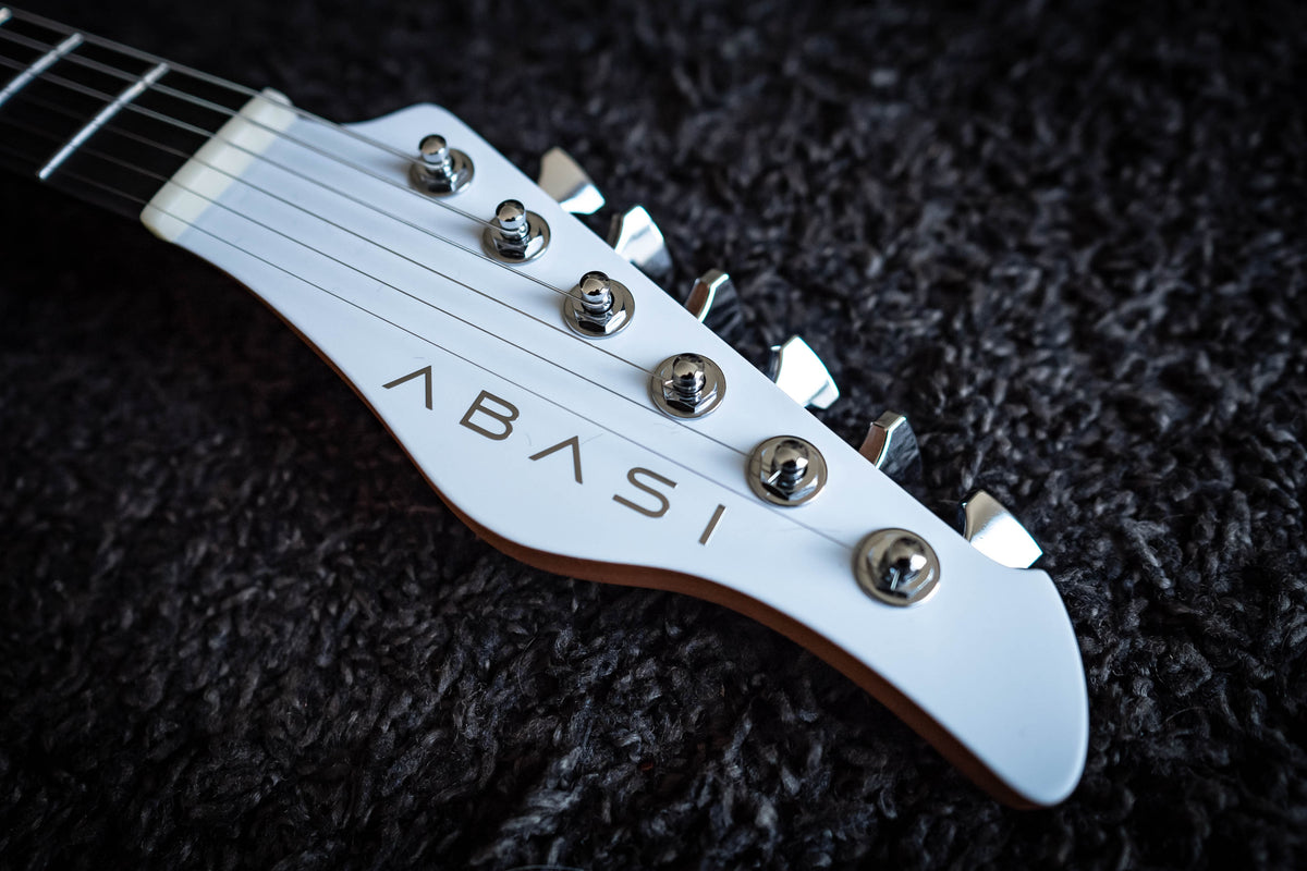 LARADA SPACE T // Arctic White