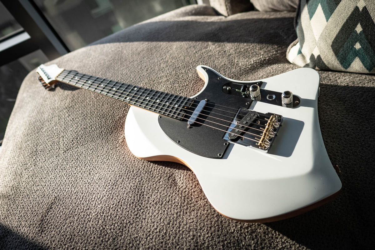 LARADA SPACE T // Arctic White