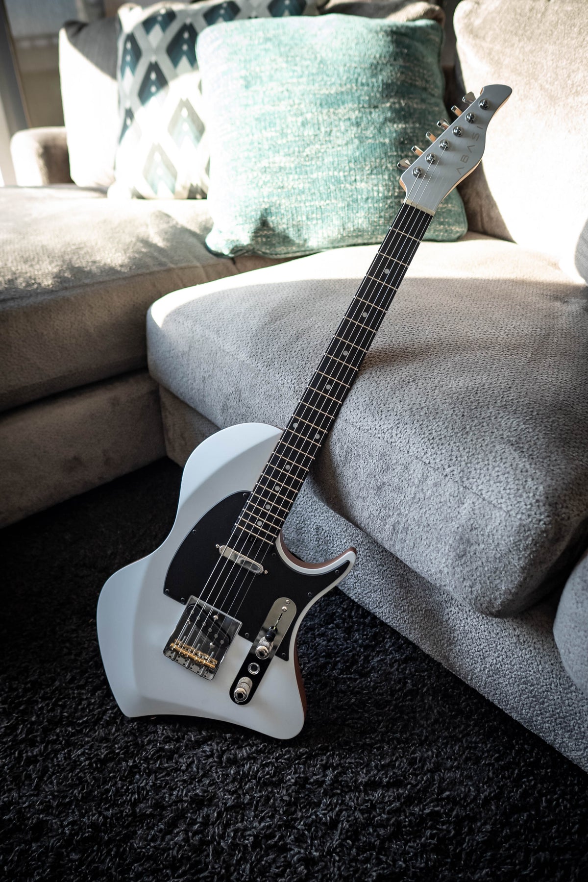 LARADA SPACE T // Arctic White