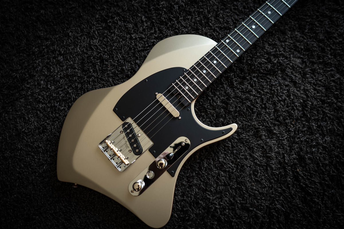 LARADA SPACE T // Champagne