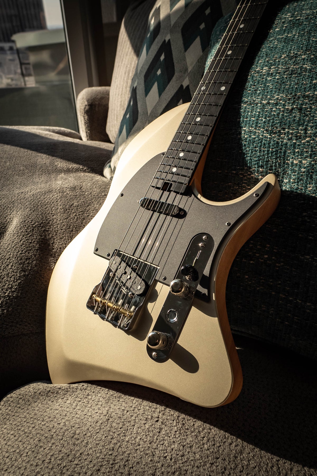 LARADA SPACE T // Champagne