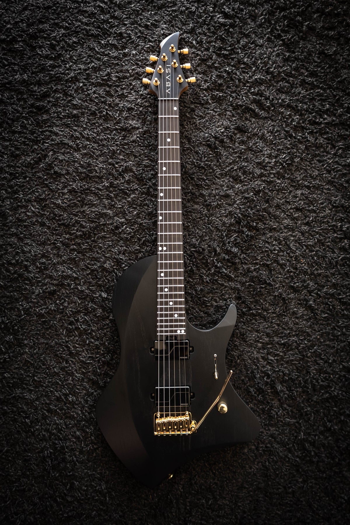 LARADA 6 Spartan // Black Beauty